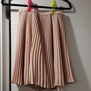 High wasted pleated pink skirt